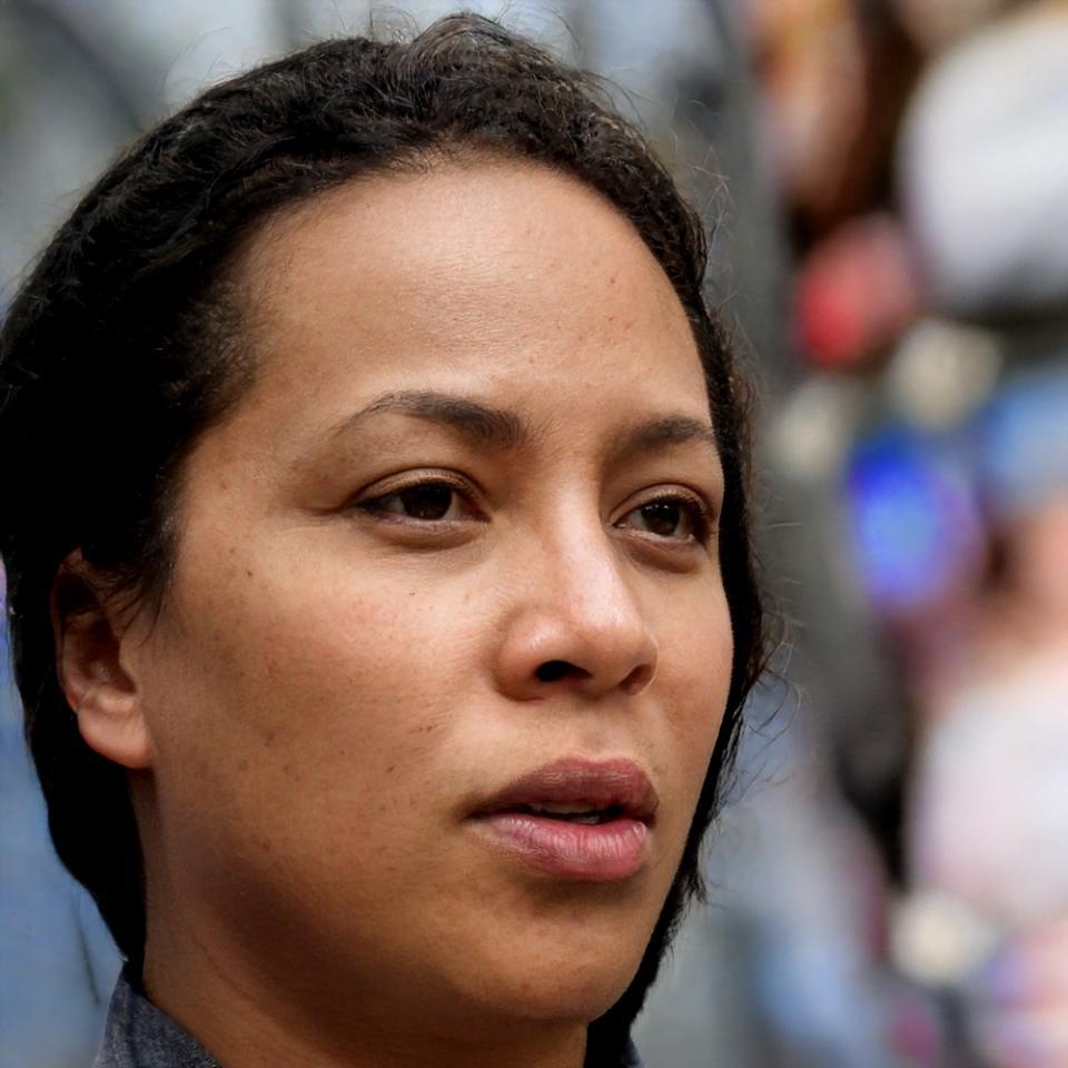 Ritratto di Francesca Rossi, esperta in tecniche di chiaroscuro