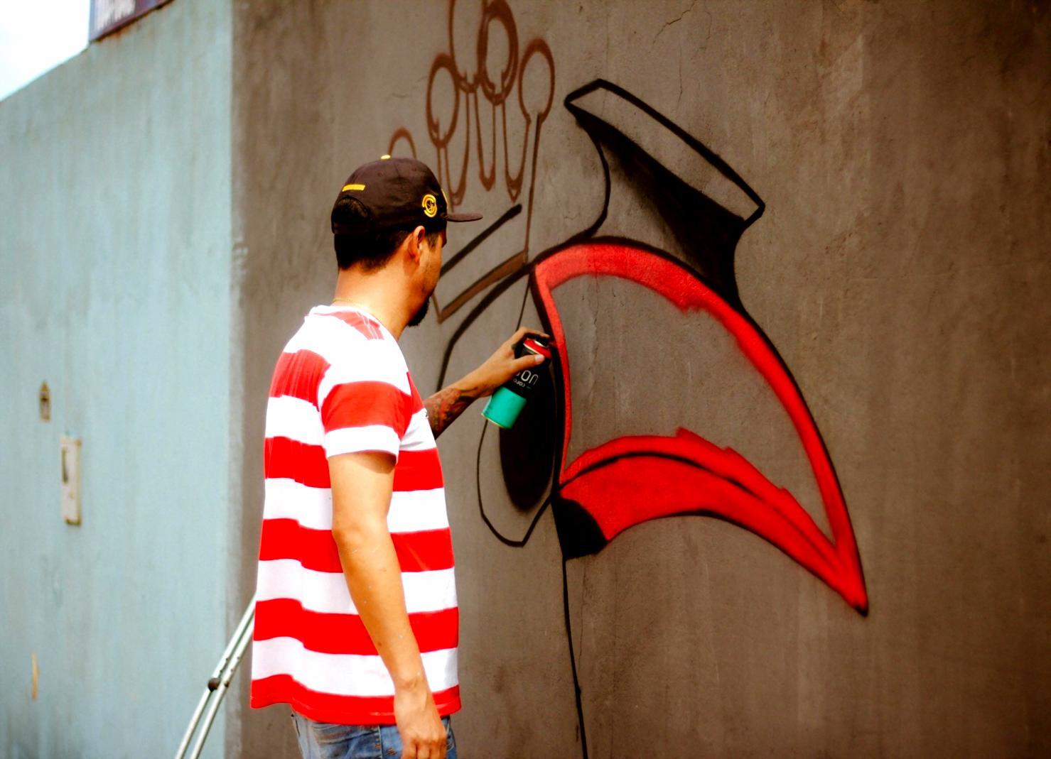 Esercizi di chiaroscuro su torso maschile